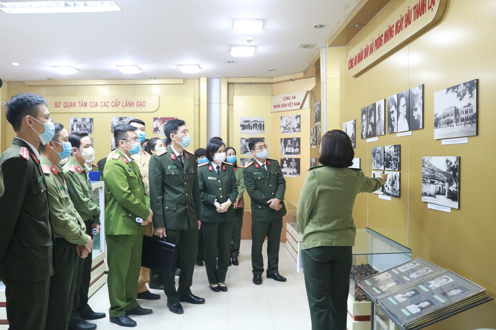 Phát động Tuần lễ đọc sách chào mừng 90 năm Ngày thành lập Đoàn TNCS Hồ Chí Minh